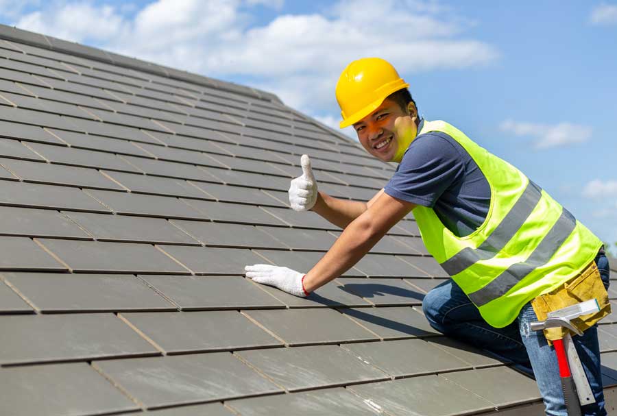 Experienced roofer from Easy Roofing on job